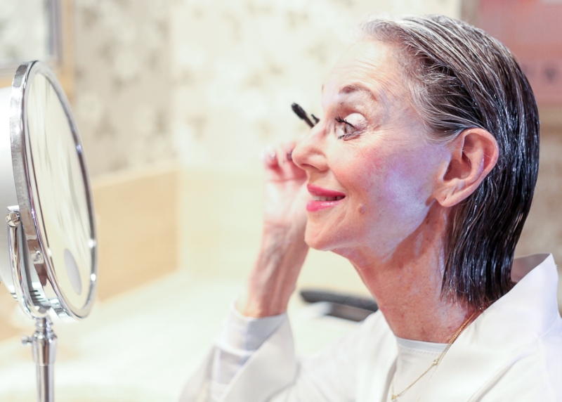 Honey Shares the Best mascara for women over 50