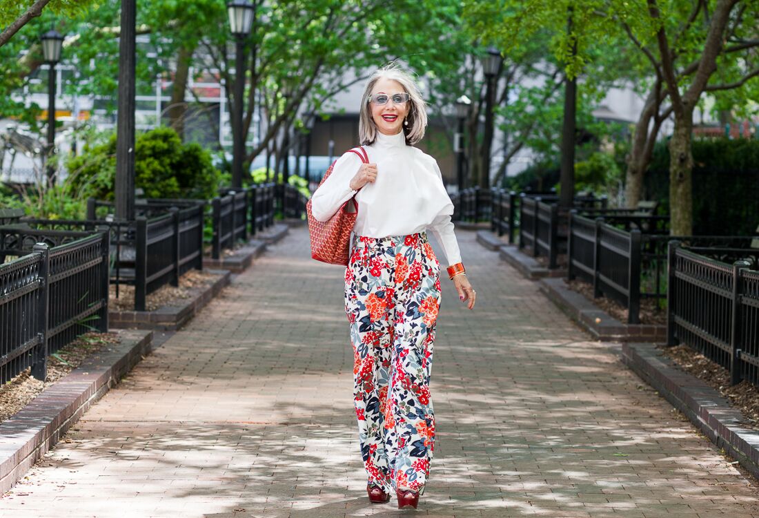 ENLARGE YOUR WORLD Honey Good walking in floral pants