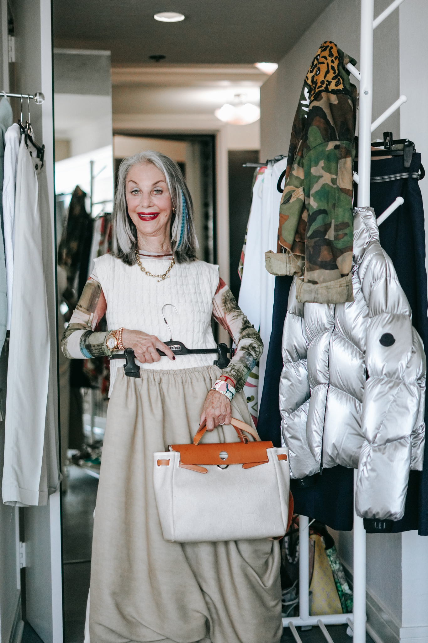 Honey good holding accessories - a handbag and also a skirt