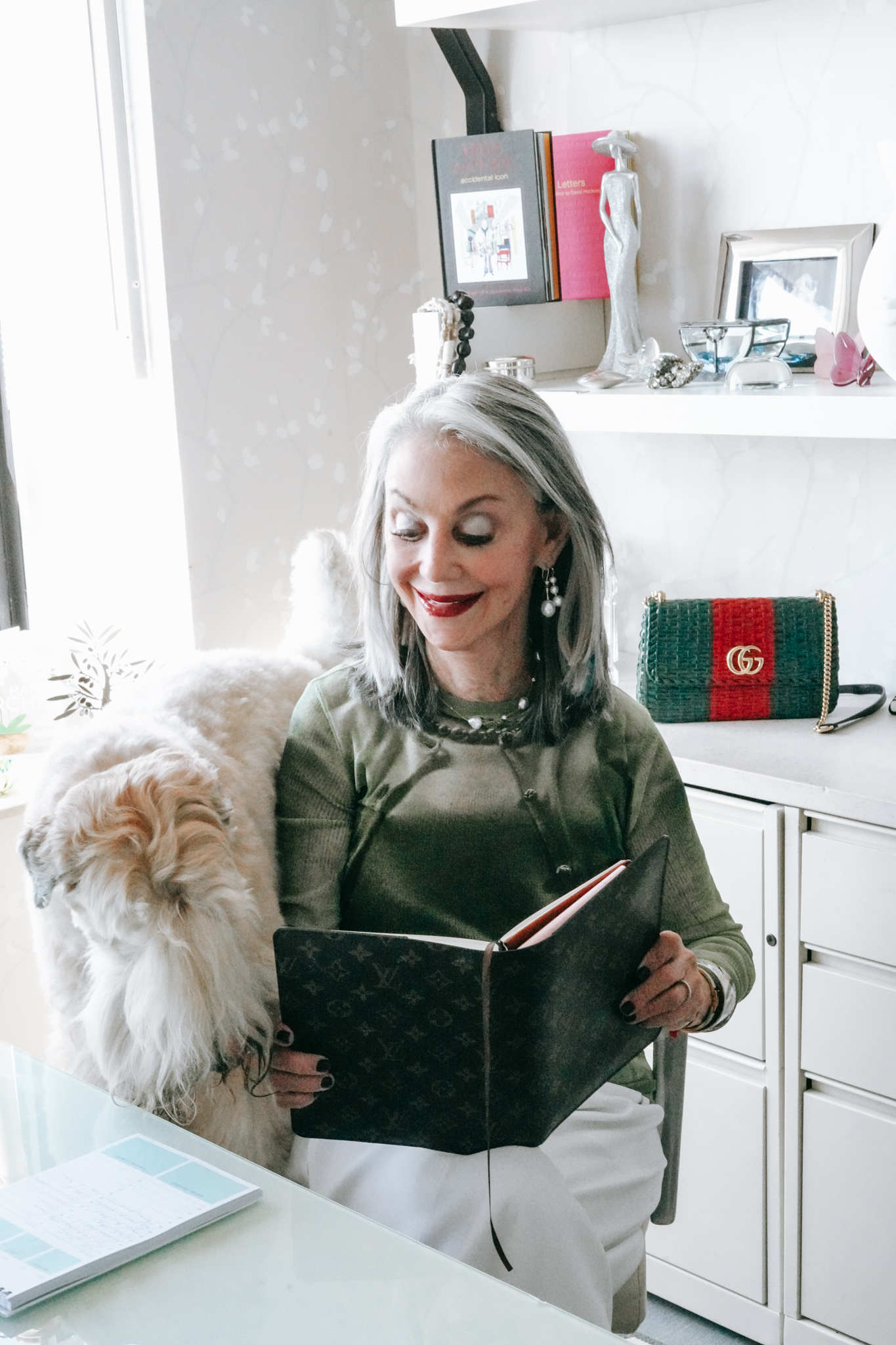 Honey Good reads to her dog, America as part of her night routine